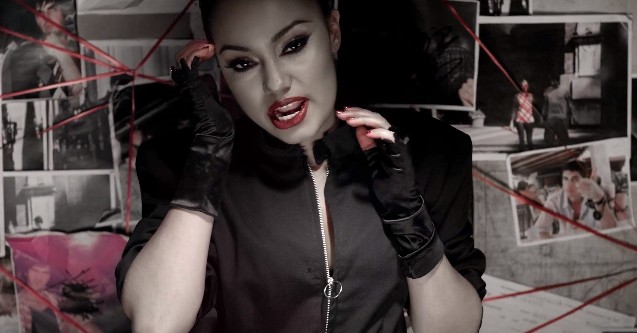 leigh-anne-pinnock-black-fingerless-gloves-little-mix-dna