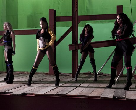 little-mix-filming-new-dna-video-4-1350466068-view-1